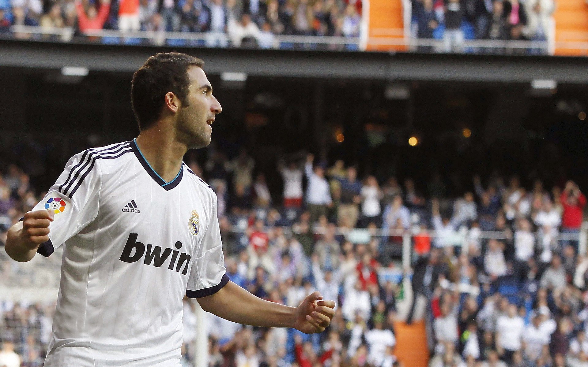 惊世逆转！2026世界杯复仇战，越南4-0横扫日本，归化奇兵萨卡上演帽子戏法！